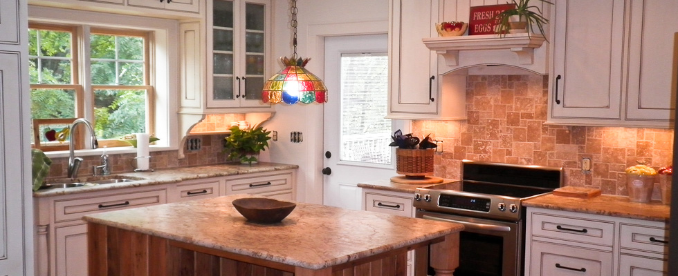 Cozy kitchen with warm lighting and a stained glass pendant lamp.